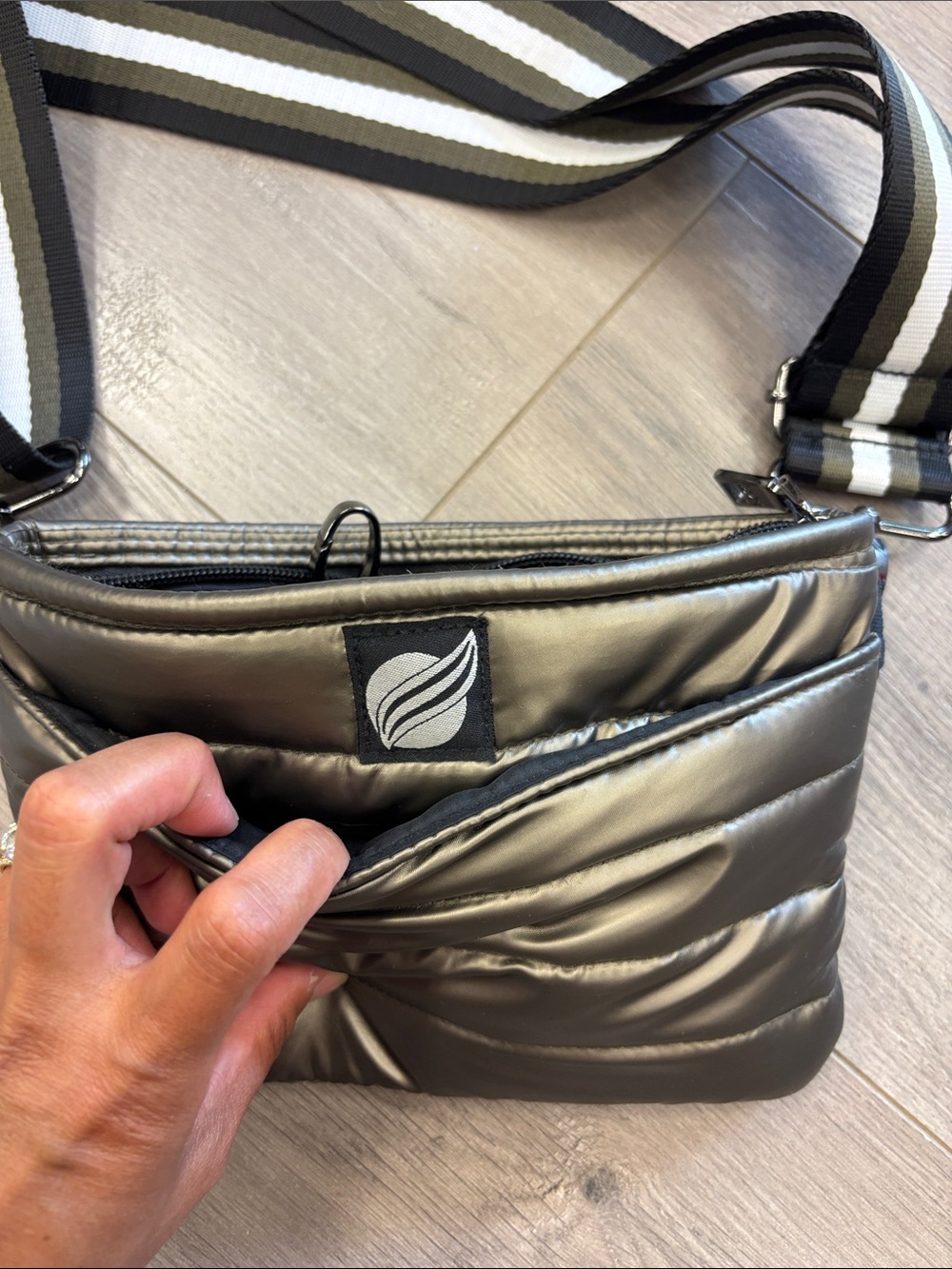 Think Royln pearl quilted Crossbody Bag - Picture 4 of 7